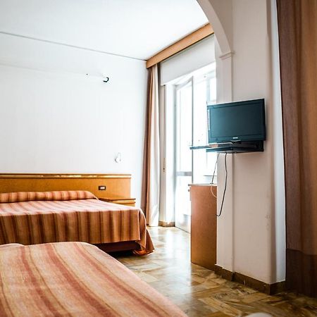 Hotel West End Alassio Kültér fotó