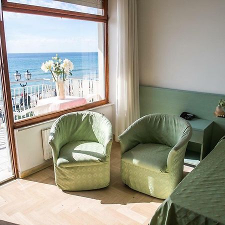 Hotel West End Alassio Kültér fotó