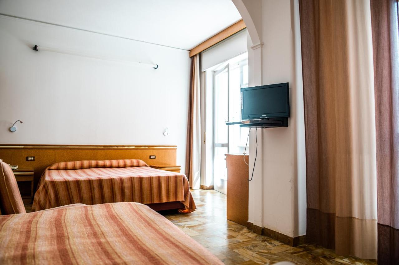 Hotel West End Alassio Kültér fotó