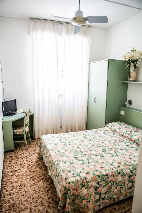 Hotel West End Alassio Kültér fotó