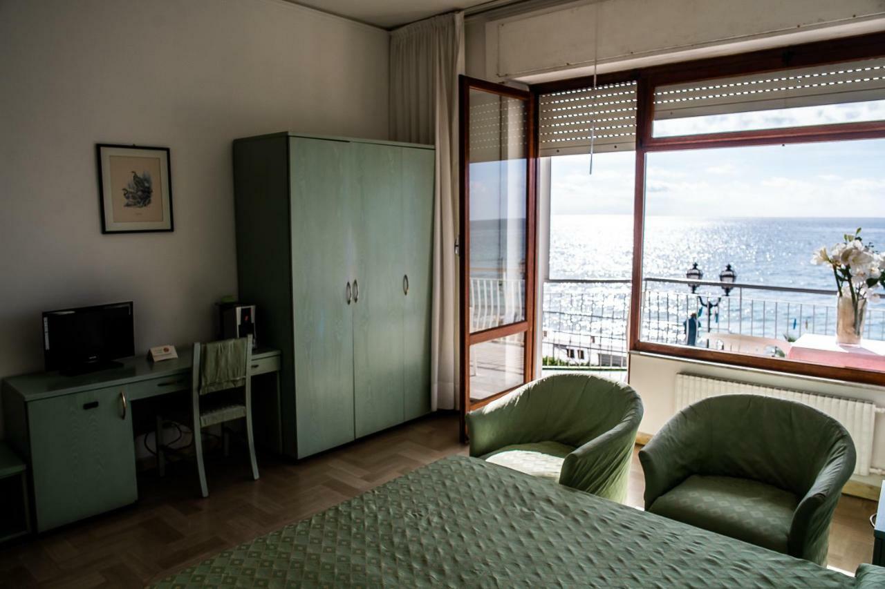 Hotel West End Alassio Kültér fotó