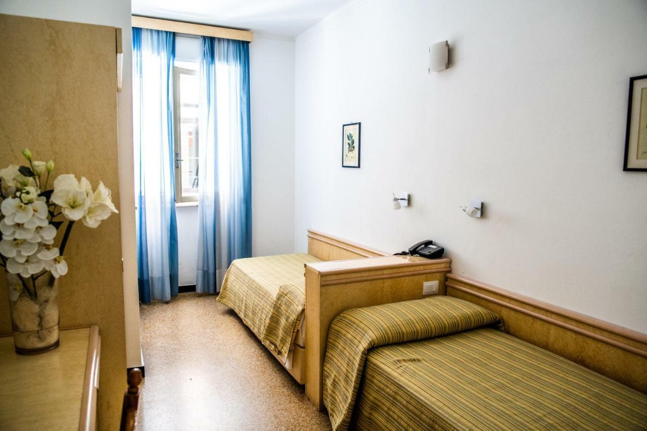 Hotel West End Alassio Kültér fotó