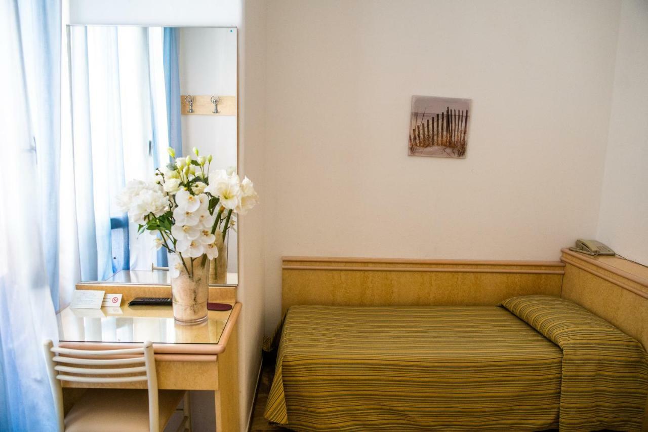 Hotel West End Alassio Kültér fotó