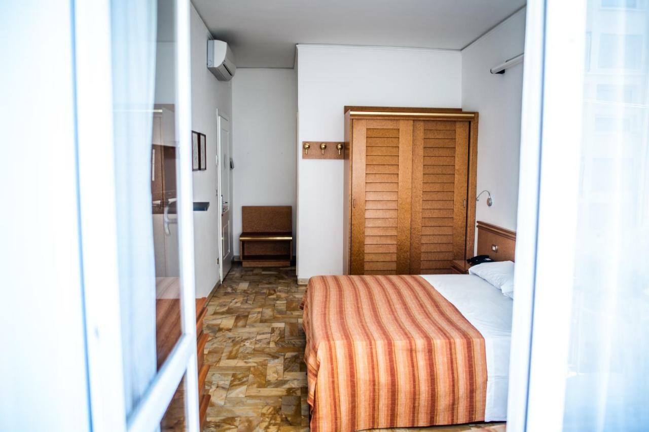 Hotel West End Alassio Kültér fotó