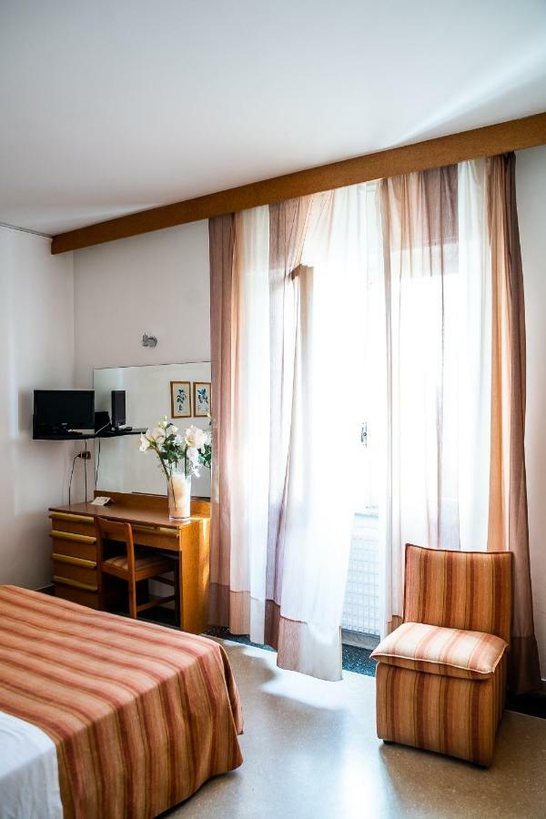 Hotel West End Alassio Kültér fotó