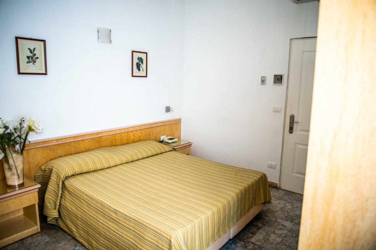 Hotel West End Alassio Kültér fotó