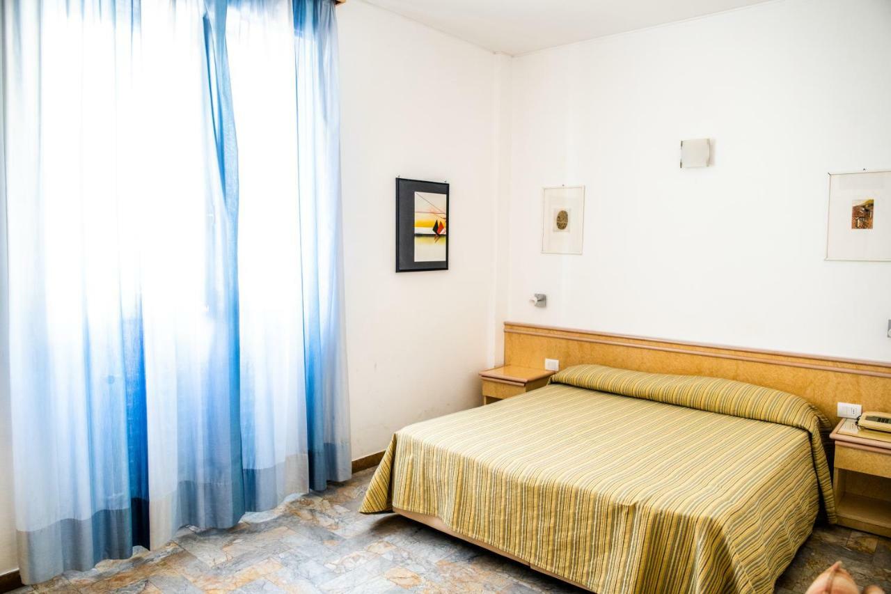 Hotel West End Alassio Kültér fotó