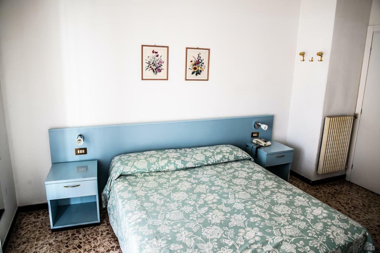 Hotel West End Alassio Kültér fotó