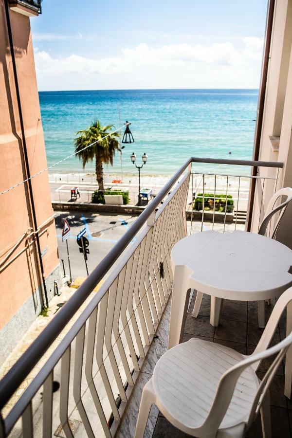 Hotel West End Alassio Kültér fotó