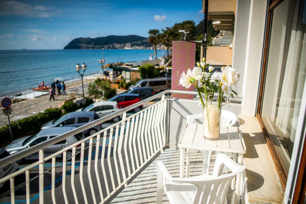 Hotel West End Alassio Kültér fotó