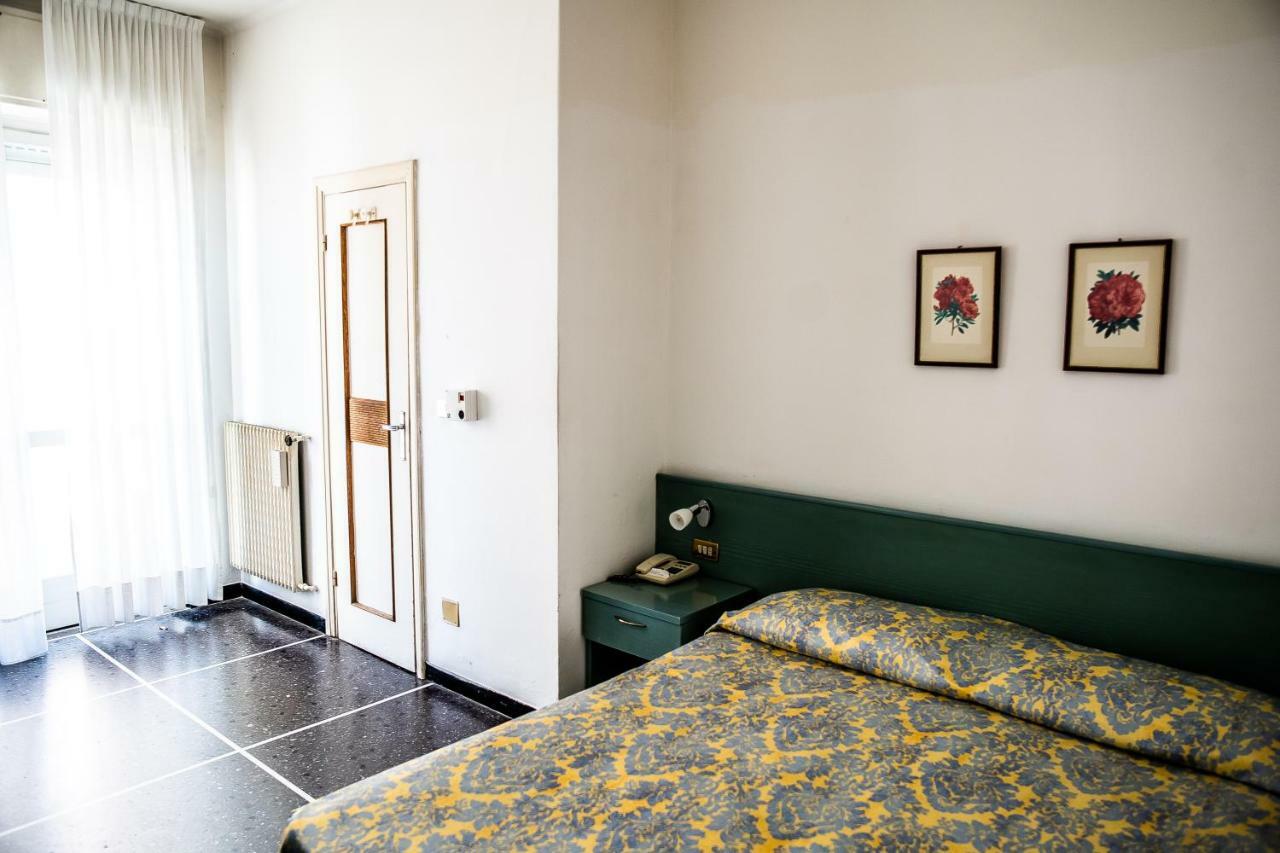 Hotel West End Alassio Kültér fotó