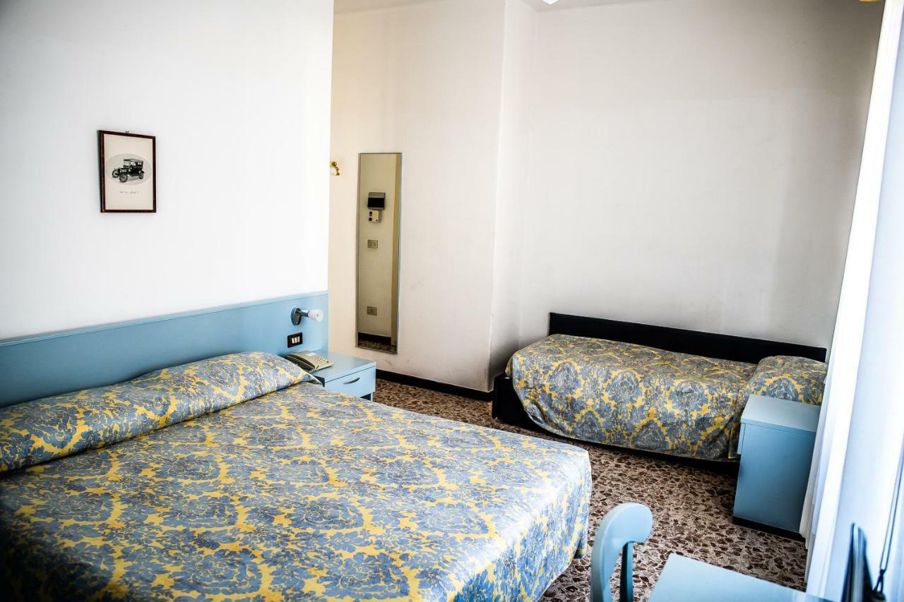 Hotel West End Alassio Kültér fotó