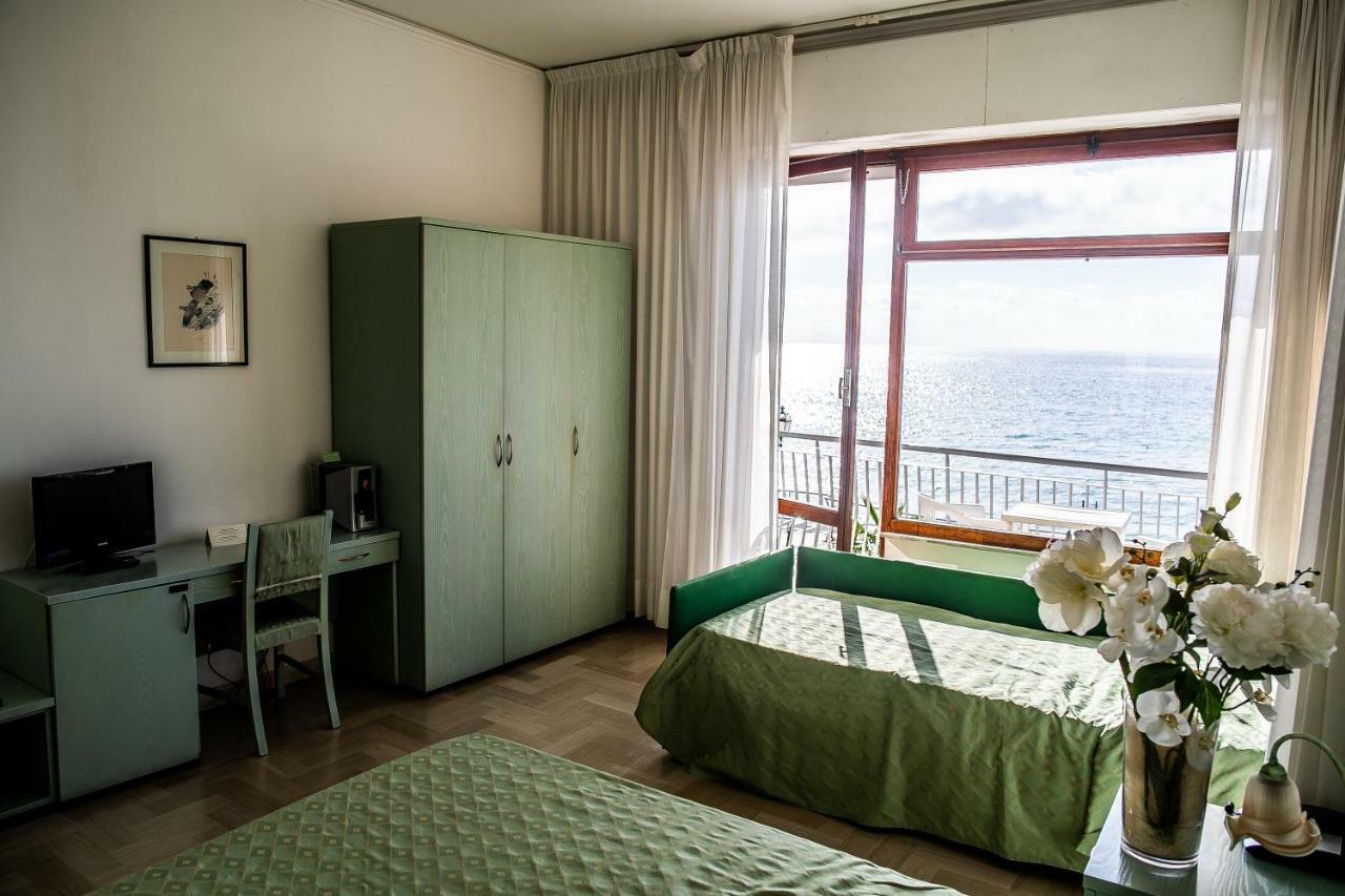 Hotel West End Alassio Kültér fotó