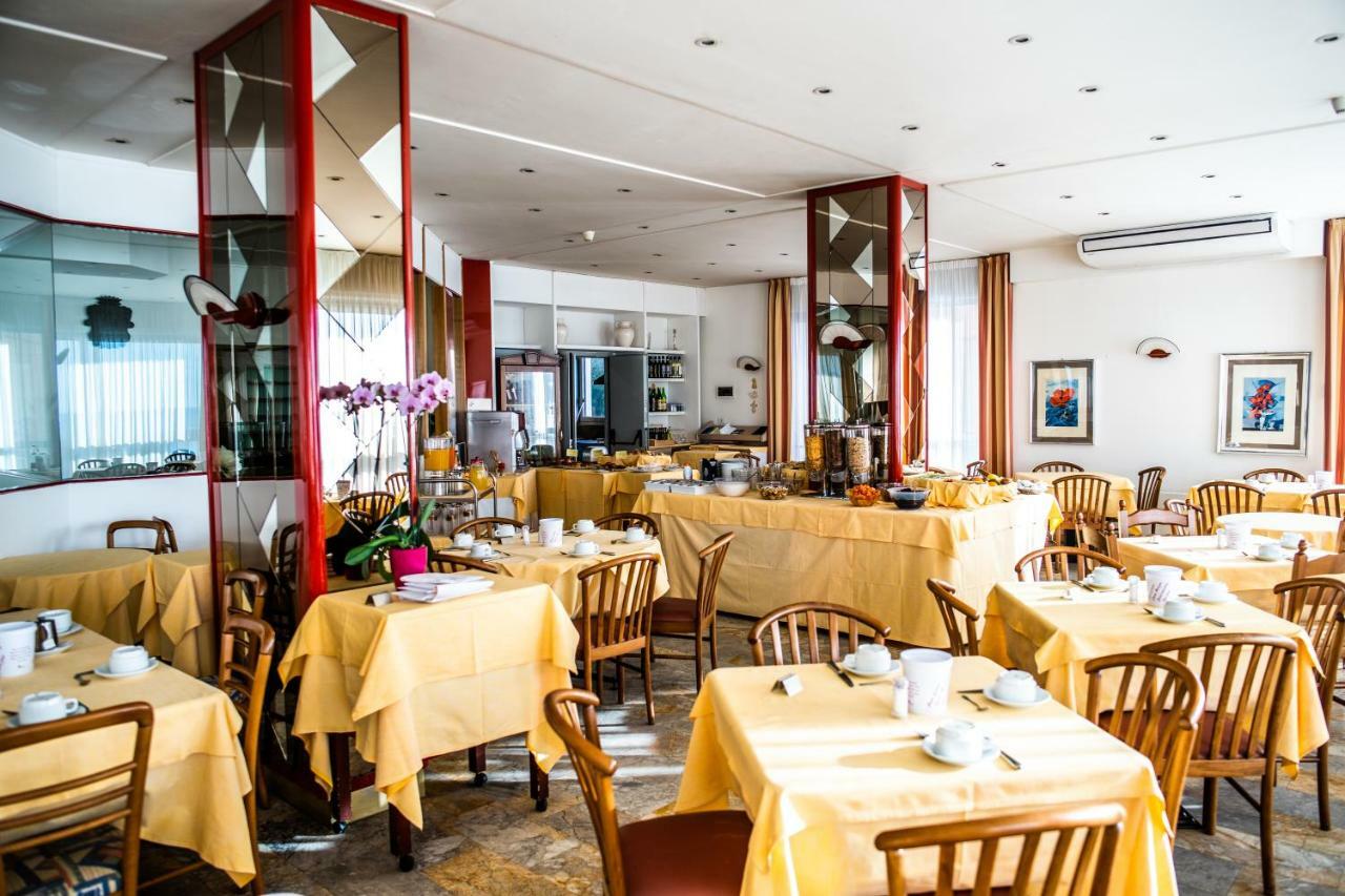 Hotel West End Alassio Kültér fotó