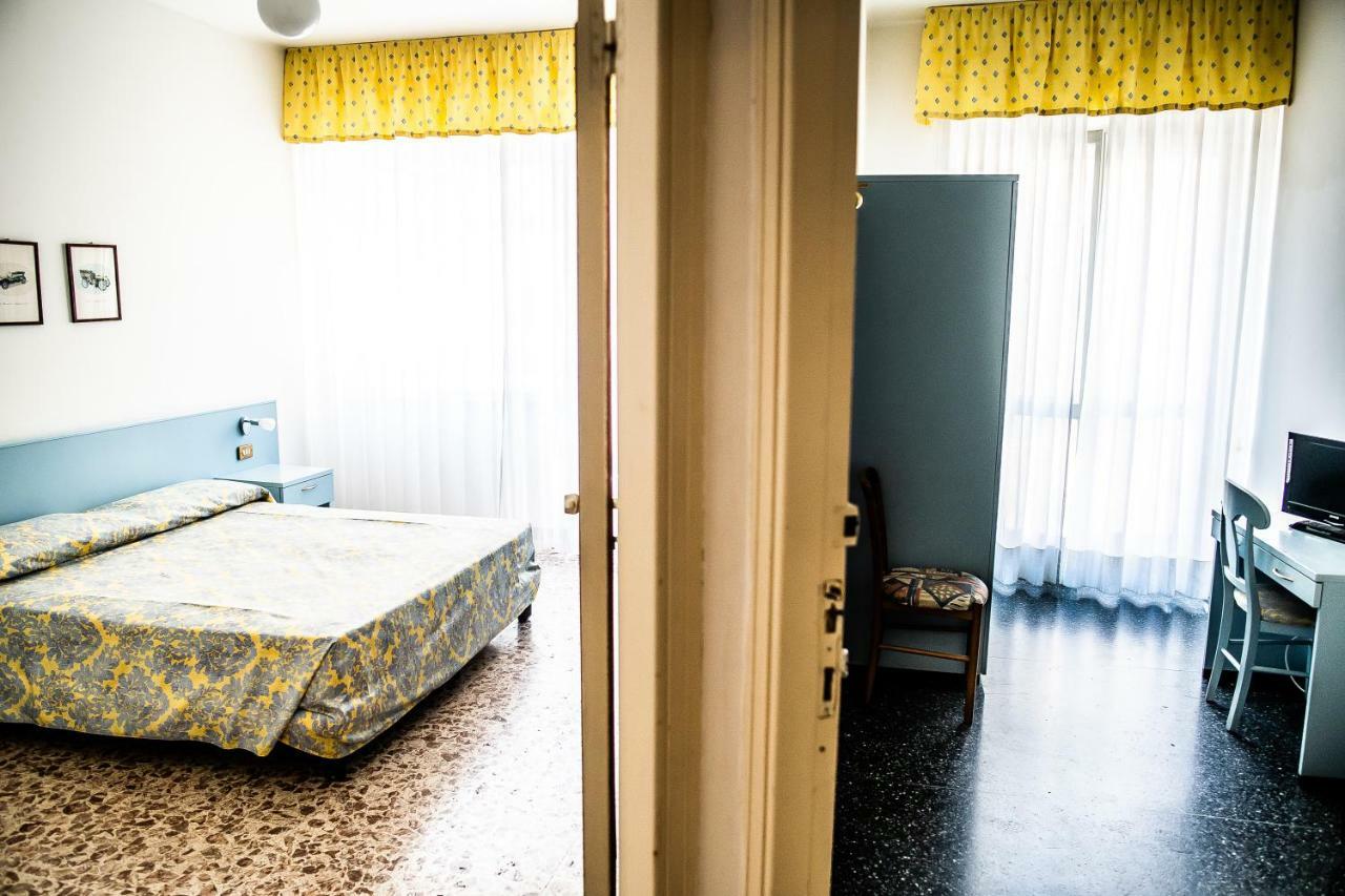 Hotel West End Alassio Kültér fotó