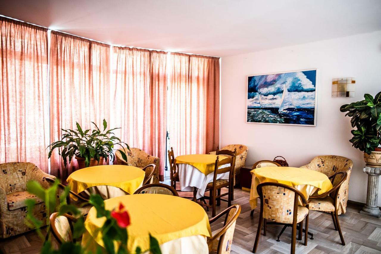 Hotel West End Alassio Kültér fotó